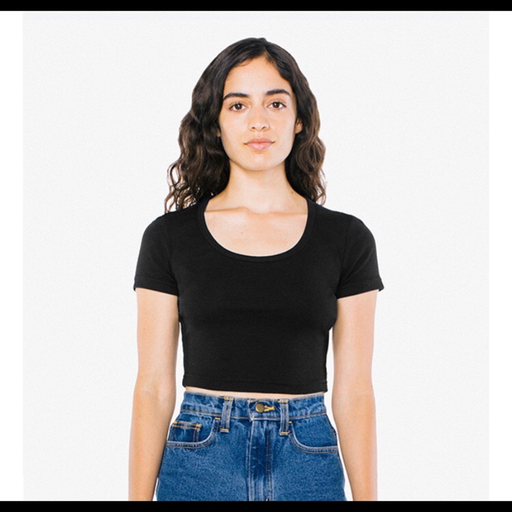 Black crop top tee